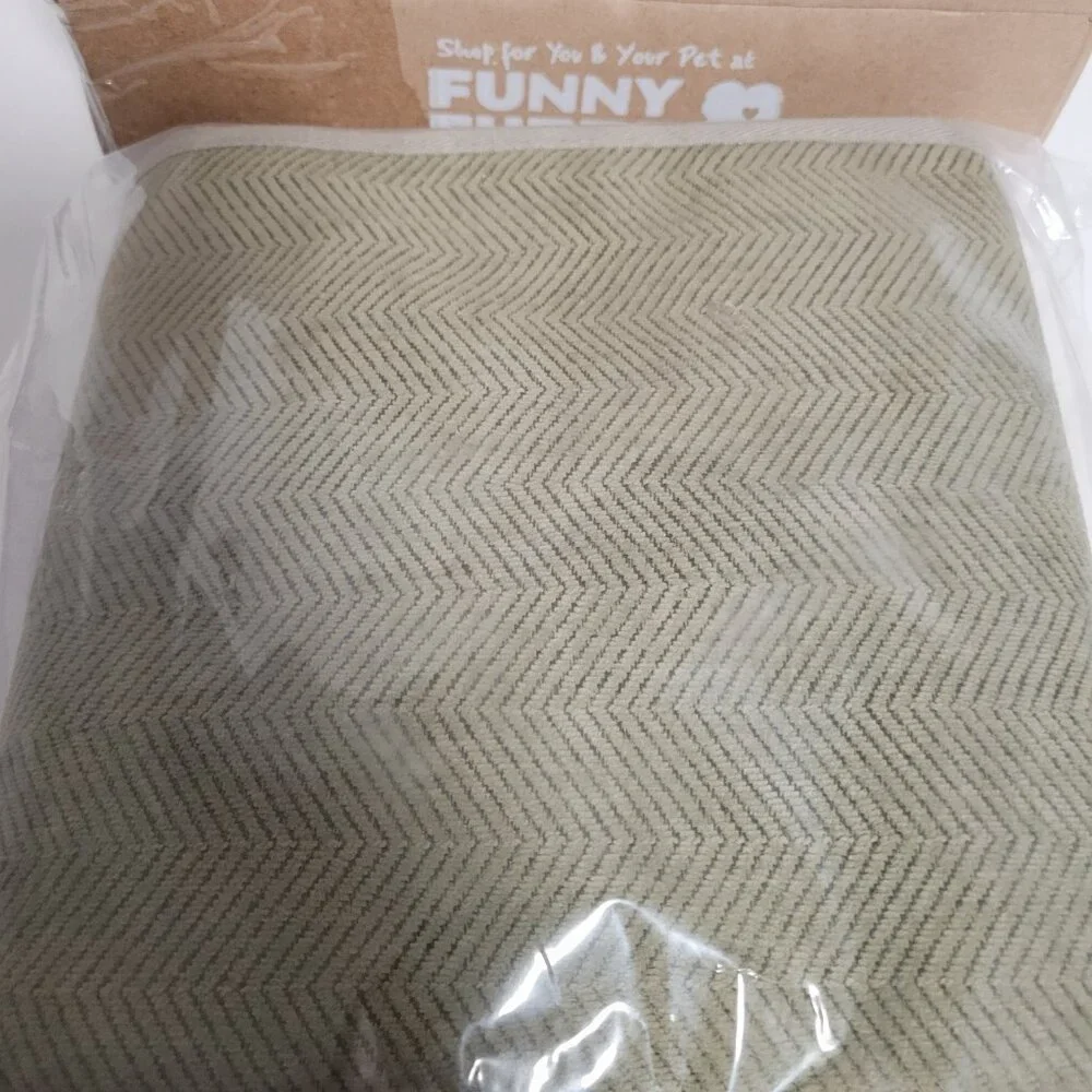 NIB Funny Fuzzy Soft Waterproof Scratchproof Front Seat Cover for Pets